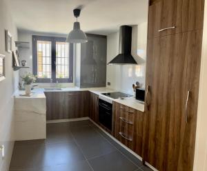 Kuchyň nebo kuchyňský kout v ubytování Apartamento Turístico Julia Gemella Acci