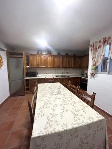 a kitchen with a table with a white table cloth at Casa Gomez in Gaucín