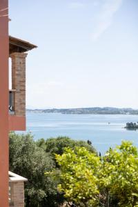 a view of the water from a building at Swan House - Panoramic View in Kommeno in Kommeno