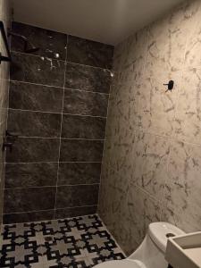 Kylpyhuone majoituspaikassa CEGA HOME BASIC