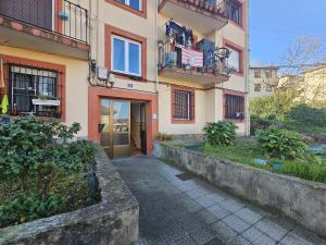 a building with a walkway in front of it at Kastrexana Vivienda Turística con tranquilidad y wifi in Bilbao
