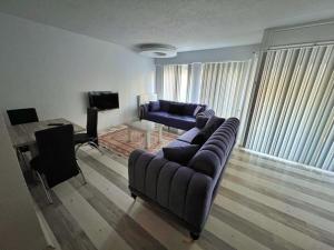 a living room with a couch and a table at Safir Suites & Apartment in Nilüfer