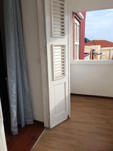 an open white door in a room with a window at Catherine Suites in Willemstad