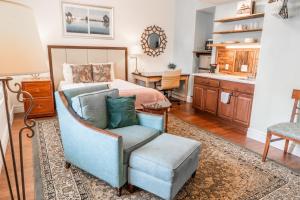 a bedroom with a bed and a chair and a desk at Oaklands on 9th in Minneapolis