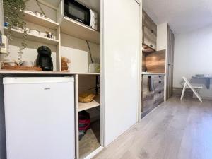 Kuchyň nebo kuchyňský kout v ubytování Apartamento ideal para parejas en Enveitg