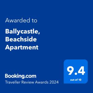 um sinal azul com as palavras atribuídas ao apartamento recebível reutilizável com esferas em Ballycastle, Beachside Apartment em Ballycastle