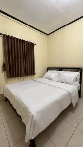 Säng eller sängar i ett rum på Villa Kolah Watu