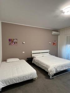 Postel nebo postele na pokoji v ubytování CESARE ROOMS