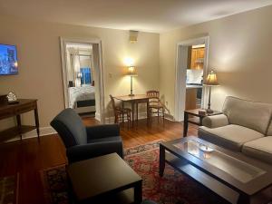 Gallery image of Fully furnished garden apartment in Savannah +5 photos