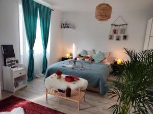 Krevet ili kreveti u jedinici u okviru objekta Romantic Cocon Home in Mulhouse