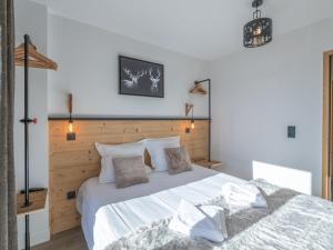 a bedroom with a large white bed with two pillows at Appartement lumineux avec parking, proche des pistes à Alpe d'Huez - FR-1-645-62 in LʼHuez