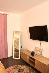 TV a/nebo společenská místnost v ubytování Philux City Apartment