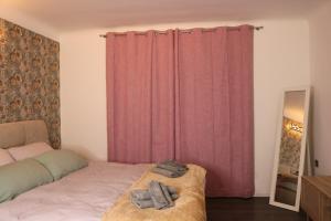 Postel nebo postele na pokoji v ubytování Philux City Apartment