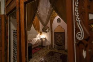 Postel nebo postele na pokoji v ubytování RIAD DAR DIWAN