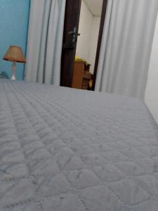 Postel nebo postele na pokoji v ubytování Onça Parda Hospedagens com Cachoeira Privativa
