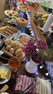 Eten bij of ergens in de buurt van het hotel
