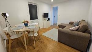 a living room with a table and a couch at A m a r - 450m from the beach in São Roque