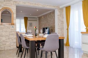 Afbeelding uit fotogalerij van Ania Apartment in Rab