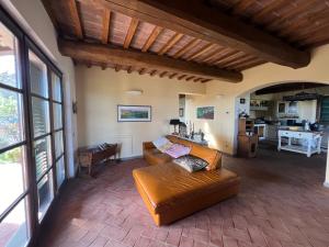 a living room with a couch and a table at Villa Cerretina in Cerreto Guidi