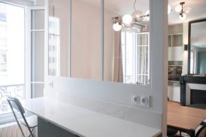 Charming 52 m renovated close to Montmartre