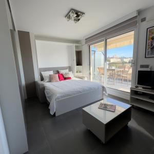 Ένα ή περισσότερα κρεβάτια σε δωμάτιο στο Top Floor Secret Garden, Cannes +19 φωτογραφίες