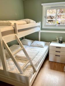 Postel nebo postele na pokoji v ubytování Basstuvåga ferieleilighet, Søgne i Kristiansand