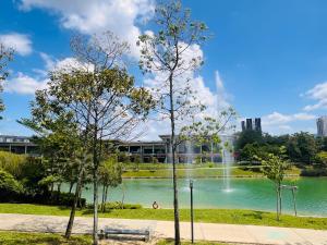 a park with a fountain in the middle of a lake at JC Homestay Gamuda SkyLuge KL 1 in Rawang