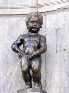 a bronze statue of a boy holding a clock at Station 64 B2 Charleroi-Airport in Charleroi