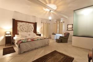 a large bedroom with a bed and a tv at Resort Fazenda 3 Pinheiros in Engenheiro Passos
