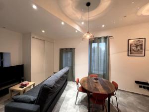 Μια τηλεόραση ή/και κέντρο ψυχαγωγίας στο Maison de ville