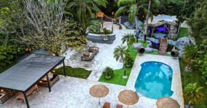 Πισίνα στο ή κοντά στο Miami's Exclusive Lagoon Villa