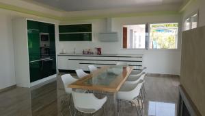 Köök või kööginurk majutusasutuses Villa Arres