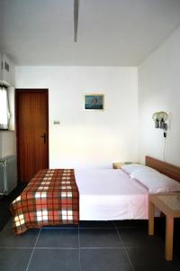 a bedroom with a bed and a table in it at Studio Apartment ''k'' in Pula