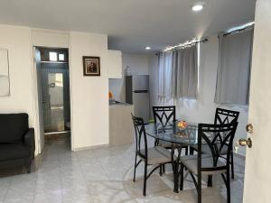 a dining room and kitchen with a table and chairs at Apto comodo, muy cerca de playa 101 in Mazatlán +12 photos