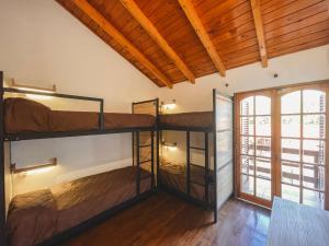 Hostel Falucho客房内的一张或多张床位