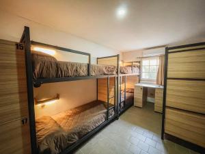 Hostel Falucho客房内的一张或多张床位