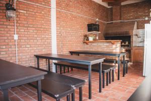Hostel Falucho的厨房或小厨房