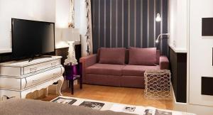 TV a/nebo společenská místnost v ubytování Cinque Rooms