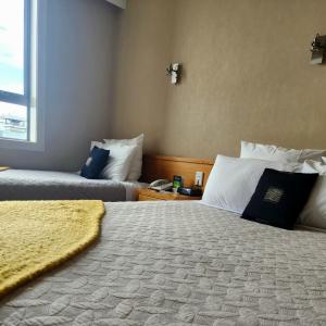Voodi või voodid majutusasutuse Kelvin Hotel toas