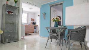 Kuchyň nebo kuchyňský kout v ubytování Rowy's appartement