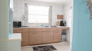 Kuchyň nebo kuchyňský kout v ubytování Rowy's appartement