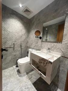 a bathroom with a sink and a toilet at فندق سما المقام in Jarwal +28 photos
