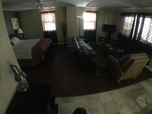 Postel nebo postele na pokoji v ubytování Austin Motor Inn