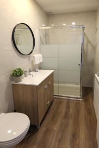 a bathroom with a shower and a toilet and a sink at Cozy Apartment With Garden in Fátima
