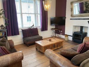 a living room with couches and a coffee table at The Old King's Head with free parking in Hastings