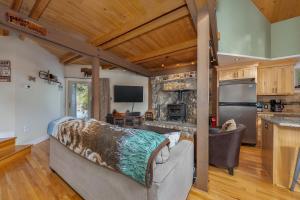 A cozinha ou kitchenette de Pinecone Peak
