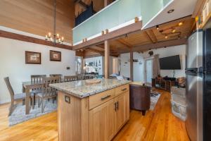 A cozinha ou kitchenette de Pinecone Peak