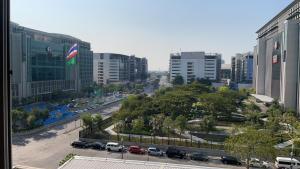 暖武里府景观或在公寓看到的城市景观