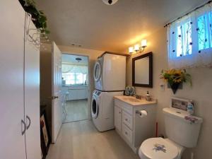 Dapur atau dapur kecil di Sun Tiny House B Pahrump