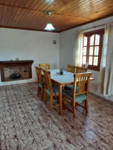 a dining room with a table and chairs at CASA ANTONIA in Embalse